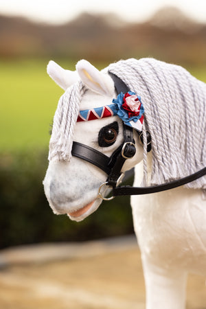 IT04218_lifestyle_toyponyshowingbridle_black_1