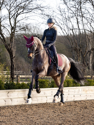 Sous-pull Mia Mesh LeMieux noir porté à cheval