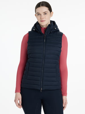 IT06620_studio_rosehoodedpuffergilet_navy_001