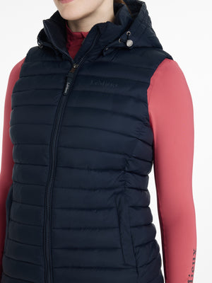 IT06620_studio_rosehoodedpuffergilet_navy_003