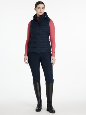 IT06620_studio_rosehoodedpuffergilet_navy_004