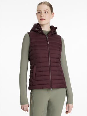 IT07190_studio_rosehoodedpuffergilet_damson_001
