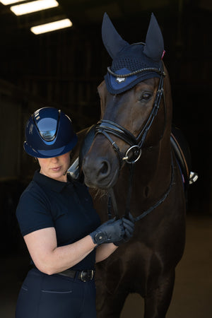 IT07986_lifestyle_vervglosscompetitionhelmet_navy_07