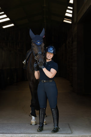 IT07986_lifestyle_vervglosscompetitionhelmet_navy_08