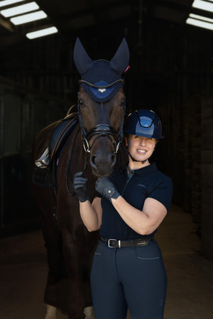 IT07986_lifestyle_vervglosscompetitionhelmet_navy_09