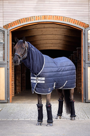 Capuchon polaire LeMieux Arika bleu marine sur le cheval