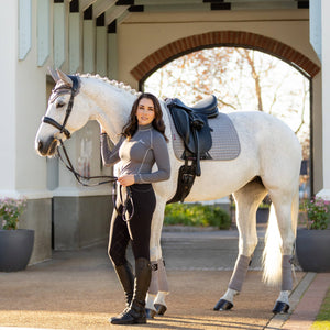 Tapis de Dressage Suede Square LeMieux Gris Dressage cheval sellé | Sellerie Bucéphale