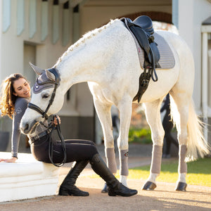 Tapis de Dressage Suede Square LeMieux Gris Dressage cheval | Sellerie Bucéphale