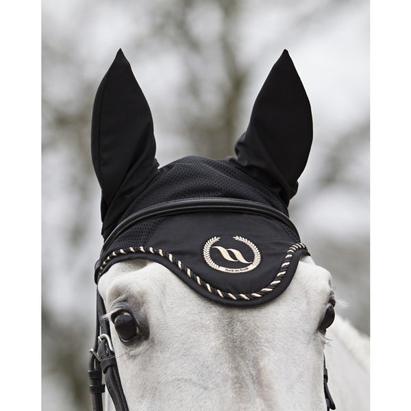 Bonnet Taye Back on Track Noir  sur cheval gris | Sellerie Bucéphale