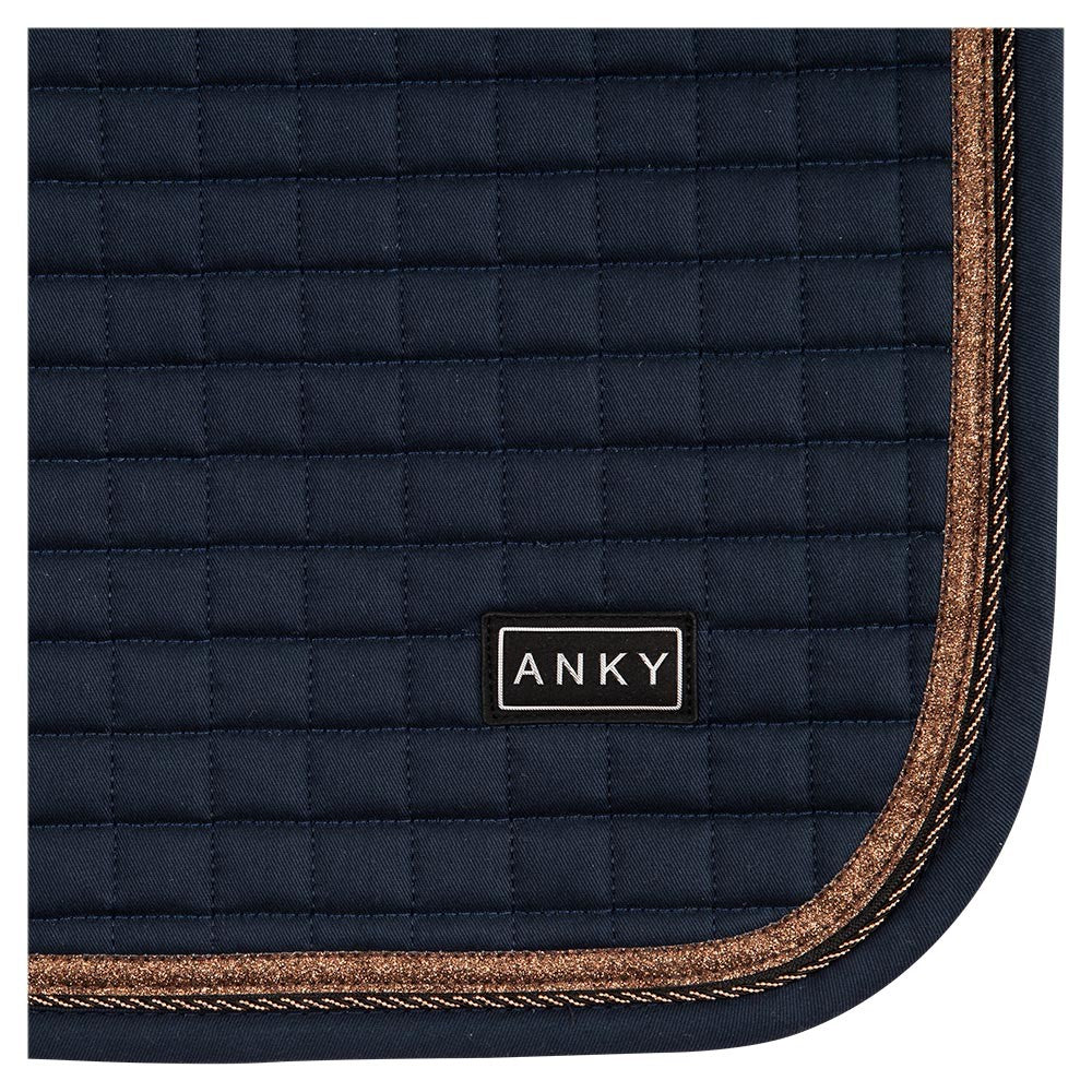 Anky – Tapis de selle ANKY® Cotton Twill Dressage Bleu nuit détail rosegold, cuivre | Sellerie Bucéphale