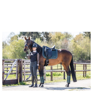 Anky – Bandes de polo Velvet Forest vert assorties au tapis Velvet sur le cheval | Sellerie Bucéphale