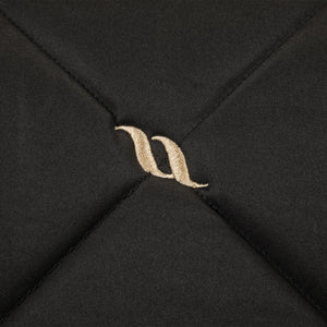 Back on Track – Tapis de Selle Dressage Night Collection Noir détail broderie | Sellerie Bucéphale