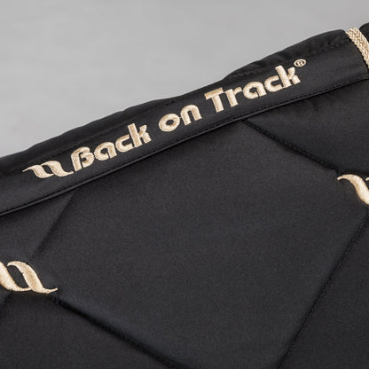 Back on Track – Tapis de Selle Dressage Night Collection Noir détail dos | Sellerie Bucéphale