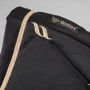 Back on Track – Tapis de Selle Dressage Night Collection Noir détail garrot | Sellerie Bucéphale