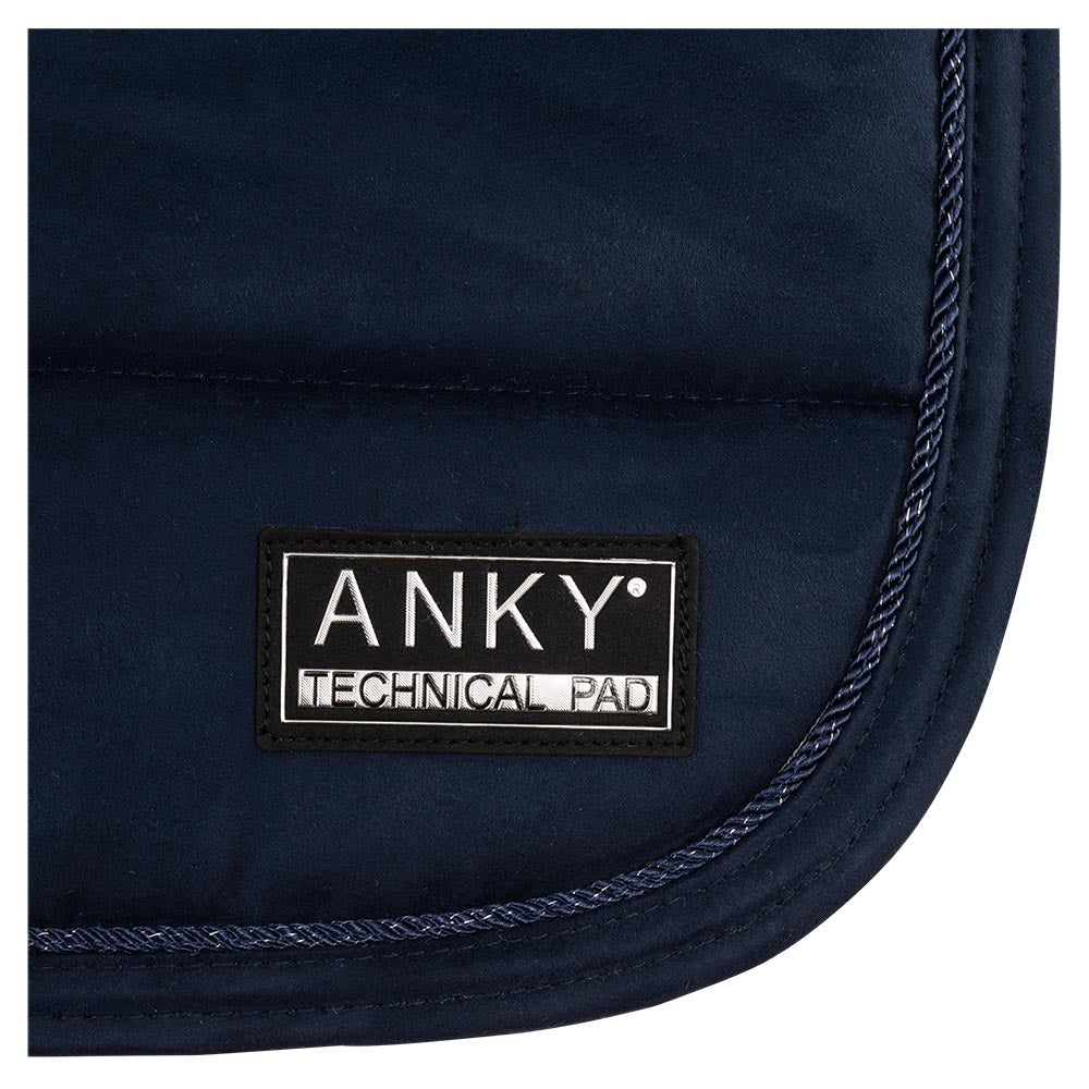 Anky – Tapis Anatomic Tech Dressage Bleu marine Dressage détail cordelette | Sellerie Bucéphale