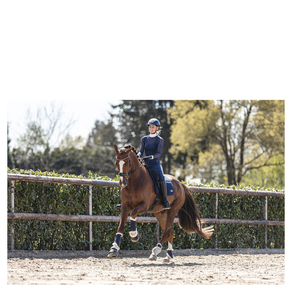 Anky – Tapis Anatomic Tech Dressage Bleu marine Dressage cheval au galop | Sellerie Bucéphale