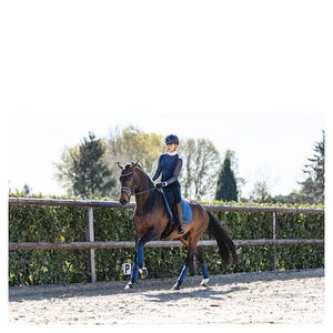 Tapis de dressage Anky Velvet Legion Blue sur le cheval au galop | Sellerie Bucéphale
