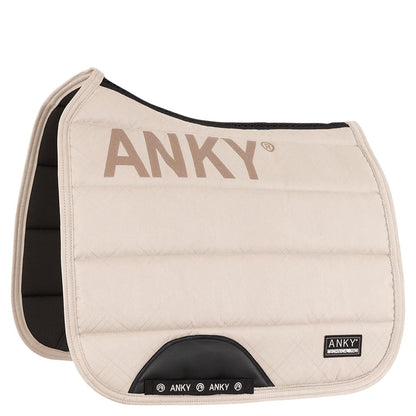 Anky – Tapis de Dressage Anky été 2023 Dressage Blanc  | Sellerie Bucéphale