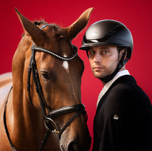 ABUS Pikeur – Casque AirLuxe PURE M Noir  | Sellerie Bucéphale